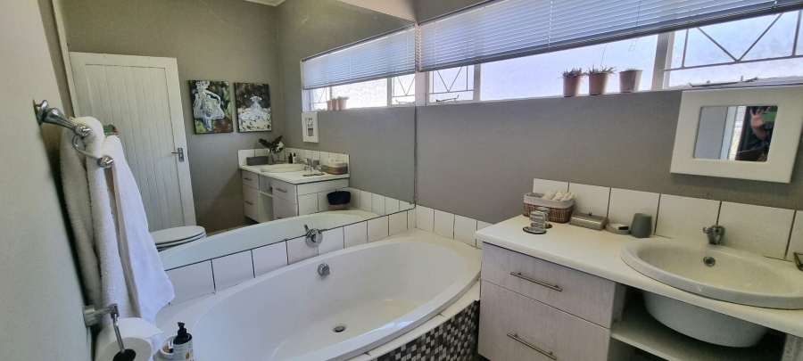 5 Bedroom Property for Sale in Dan Pienaar Free State